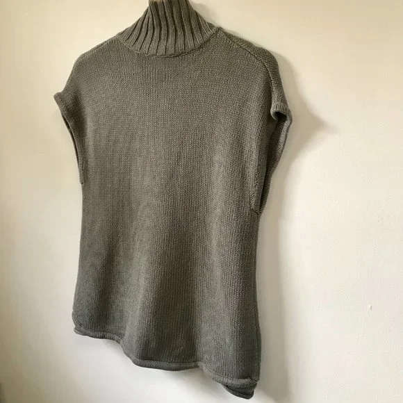 BCBGeneration Grey Mock Neck Button Short Sleeve Sweater, Size M - Picture 10 of 11